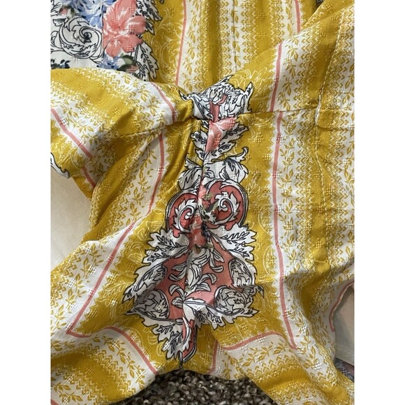 Floral Print Yellow Trim Women's Shorts - Picture 6 of 10